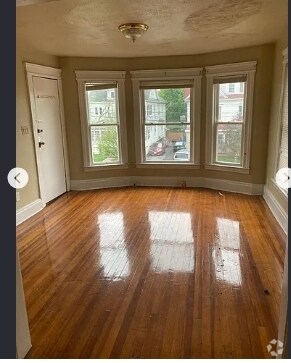Building Photo - 121 Whittier Ave