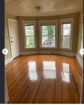 Primary Photo - 121 Whittier Ave