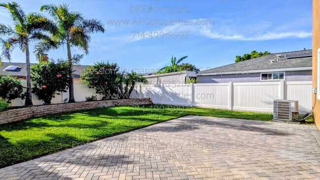 Building Photo - 139 Thompson Ave