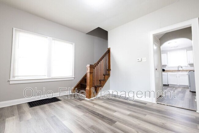 Building Photo - 618 Racine Ave