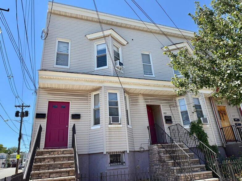 Primary Photo - 419 7th St
