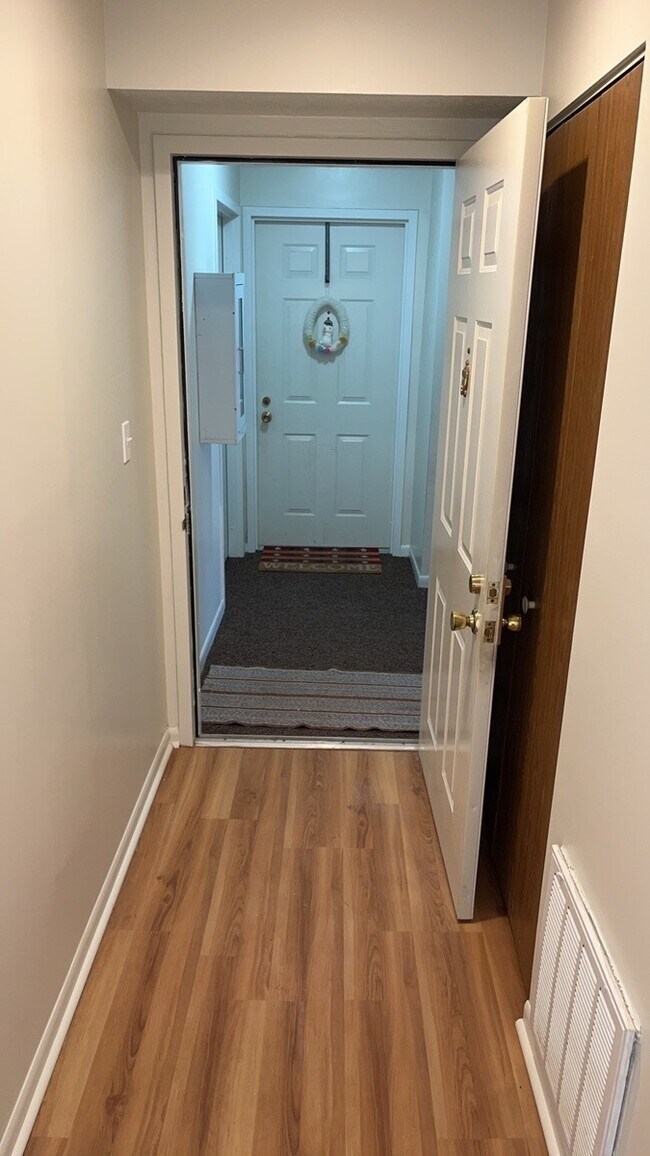 Building Photo - 1420 Lake Pointe Way