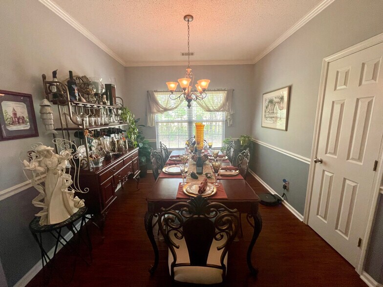 Building Photo - 214 Foxbury Square