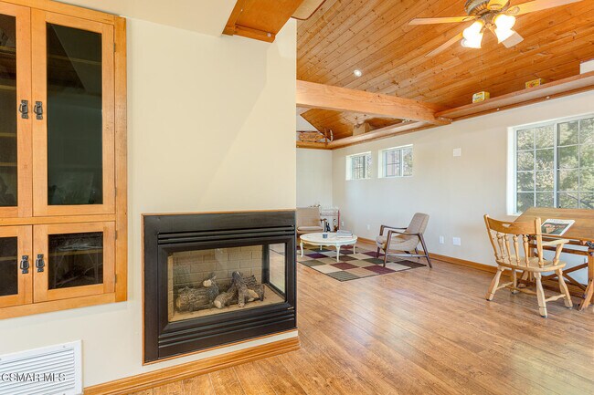 Building Photo - 1052 Hacienda Dr