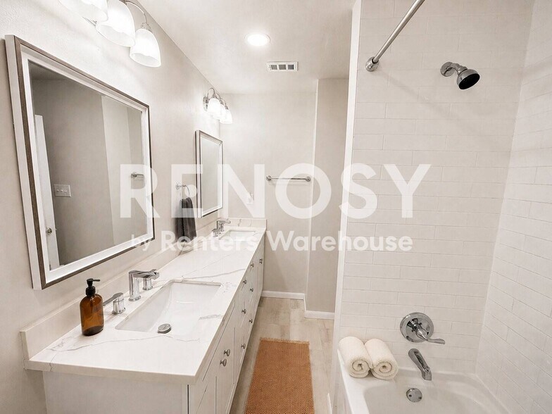 Building Photo - 6010 Ridgeway Dr