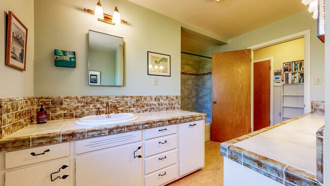 Building Photo - 4560 Sullivan Ct