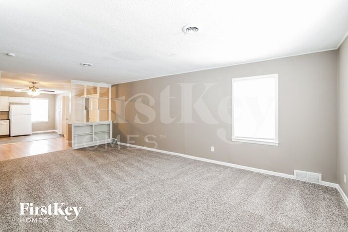Building Photo - 11118 N Locust St