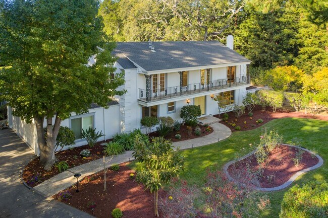 Building Photo - 243 Selby Ln