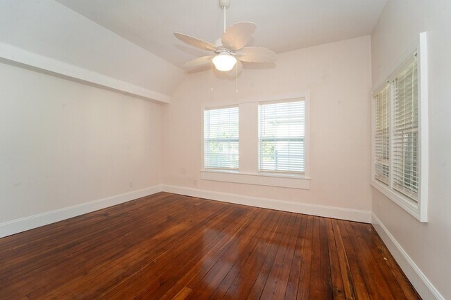 Building Photo - 11 Aviles St