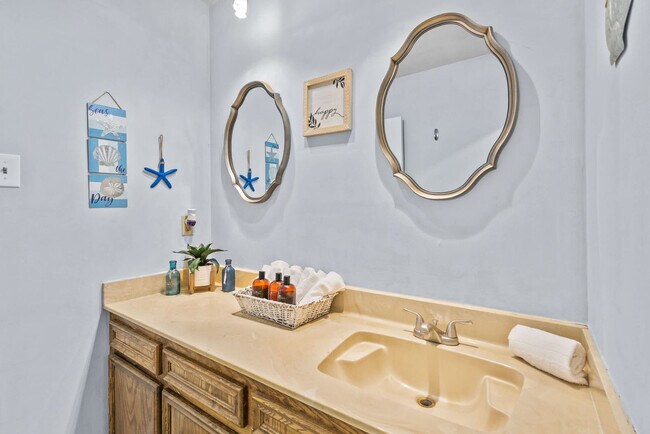 Building Photo - 12336 Perkins Rd