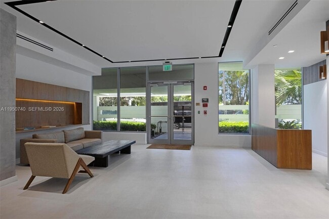 Building Photo - 13800 Highland Dr