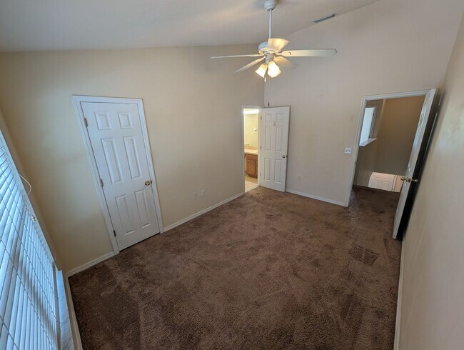 Building Photo - For Rent- 2 Bed 2 And
