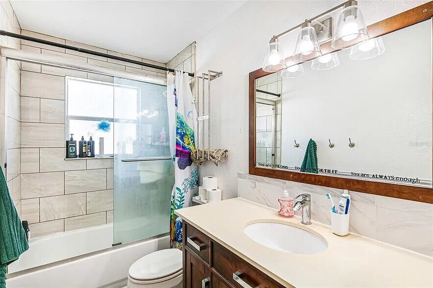 Building Photo - 323 Greenwood Ave