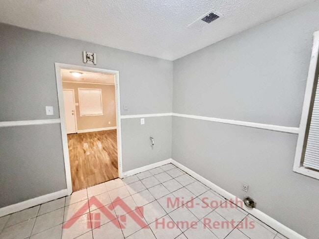 Building Photo - 4050 Pikes Peak Ave