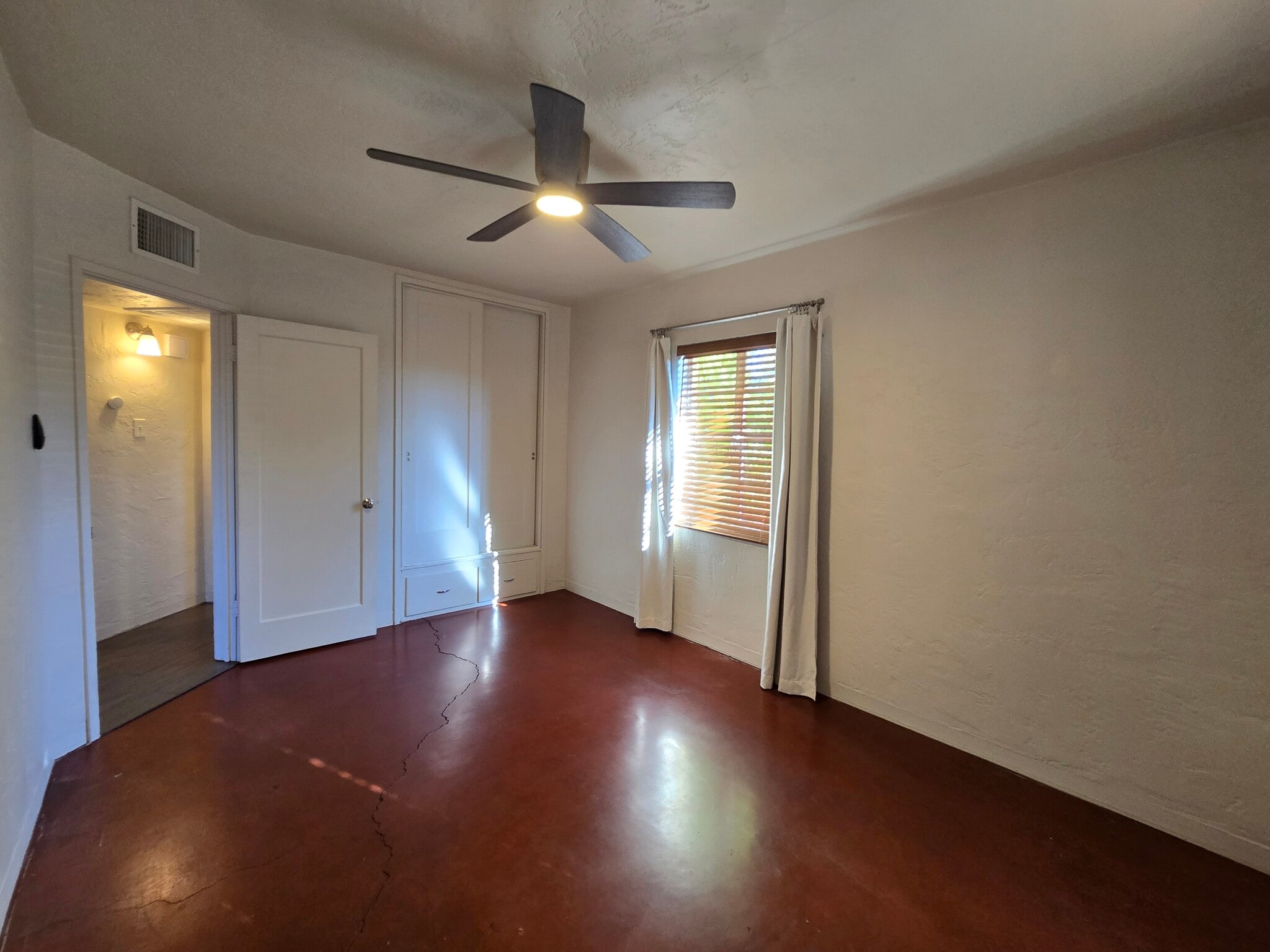 Building Photo - 3902 N Tyndall Ave