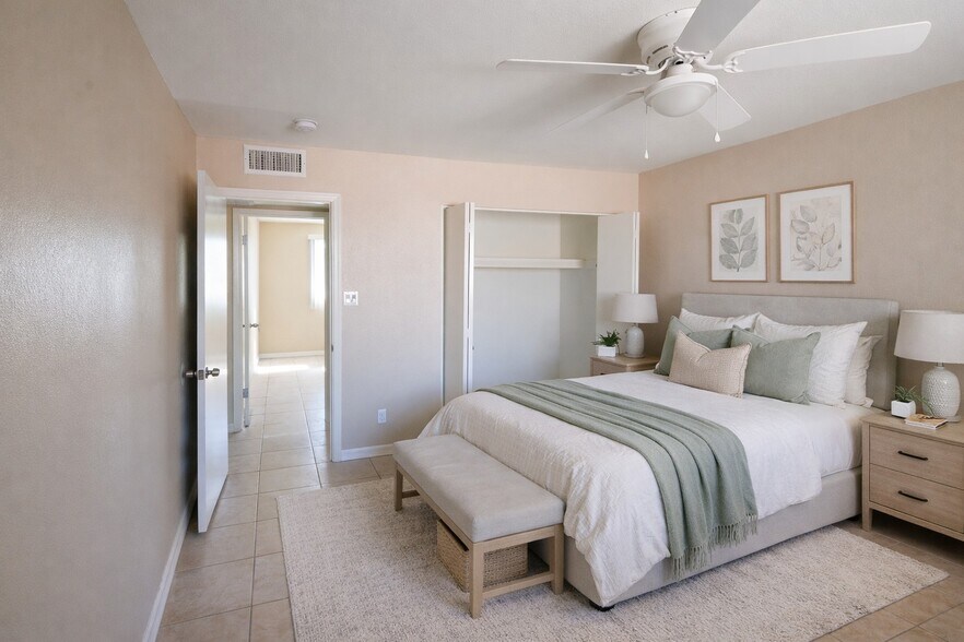 Master Bedroom - 2417 S Newberry Rd