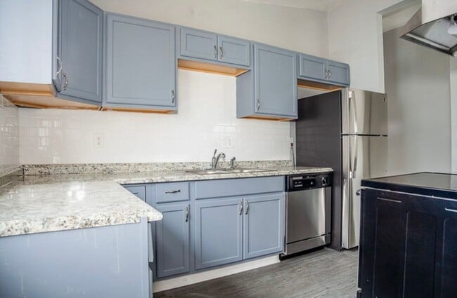 Building Photo - COMING SOON! 3 Bed 1 Bath home in Kansas C...