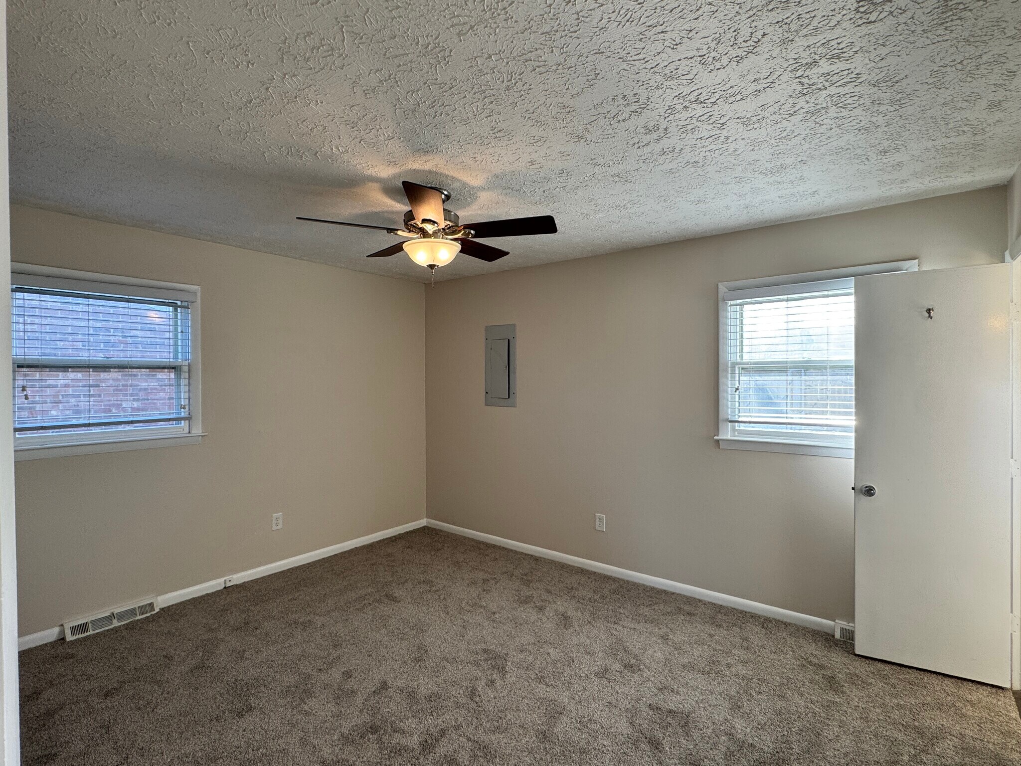 Building Photo - 308 E Tiverton Way