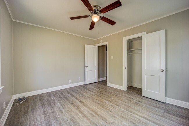 Building Photo - Freshly Updated 3 Bedroom Home