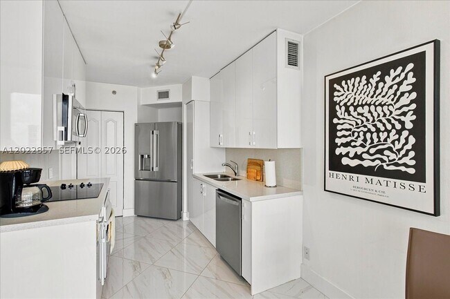 Building Photo - 20185 E Country Club Dr