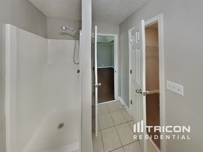 Building Photo - 419 Fieldstone Dr