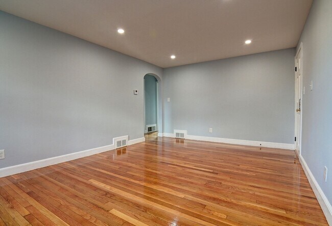 Building Photo - 25 Langley Cir