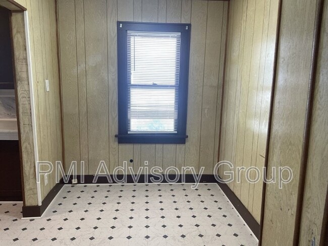 Building Photo - 803 NE Green St