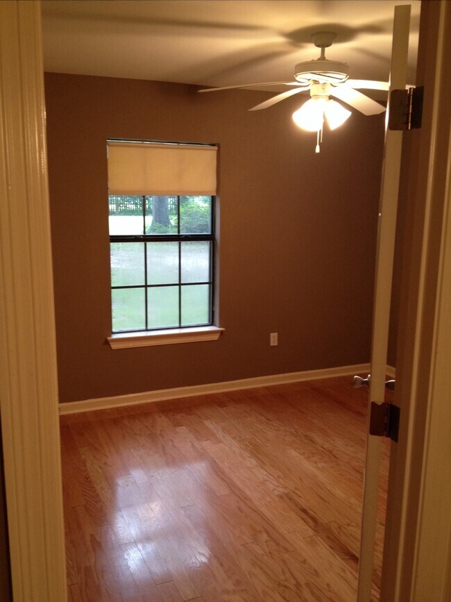 Building Photo - 9250 Lockhart Rd