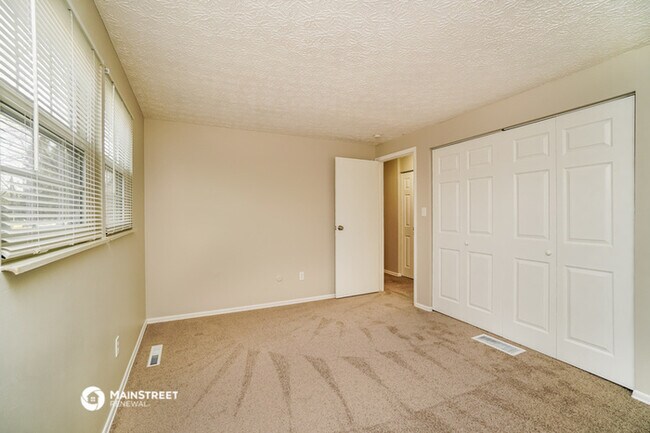 Building Photo - 6710 Skywae Dr