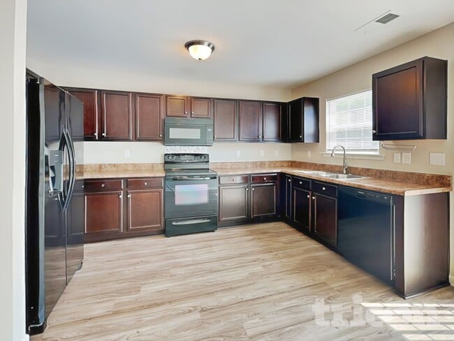 Building Photo - 747 Markham Cir