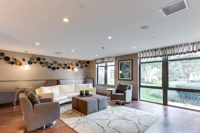 Building Photo - 1021 N Garfield St