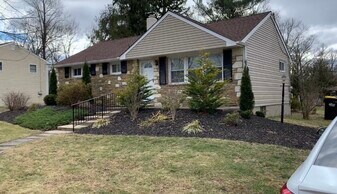 Building Photo - 540 Airy Ave