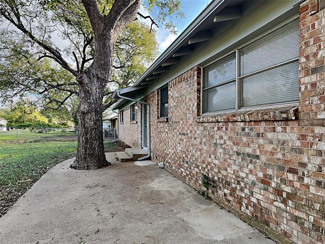 Building Photo - 706 Lilly St