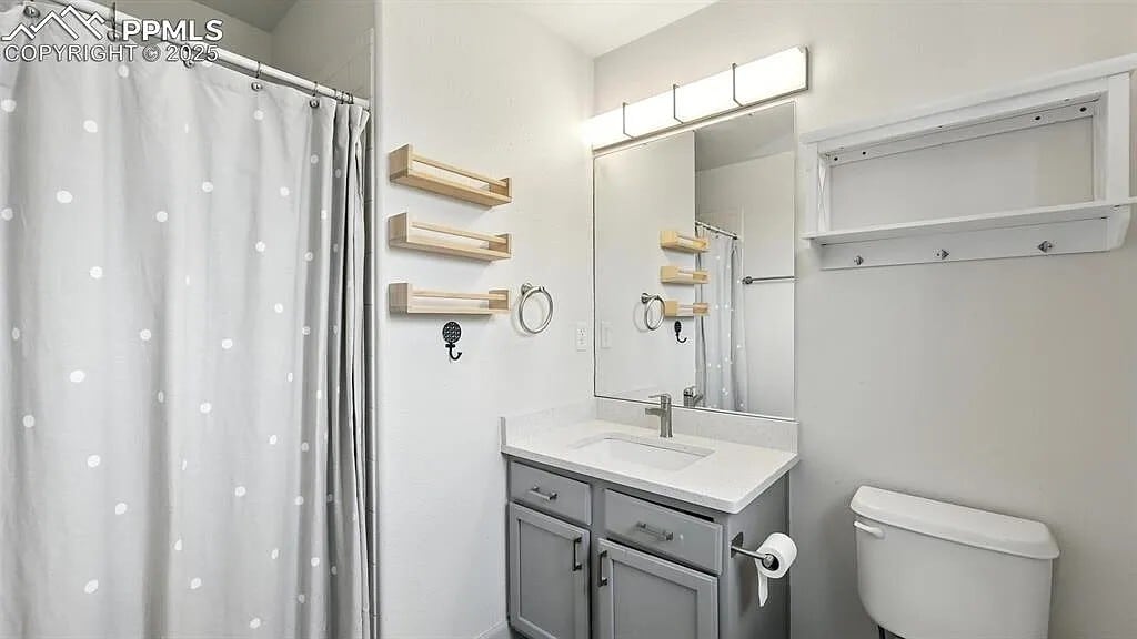 Building Photo - 2250 E La Salle St