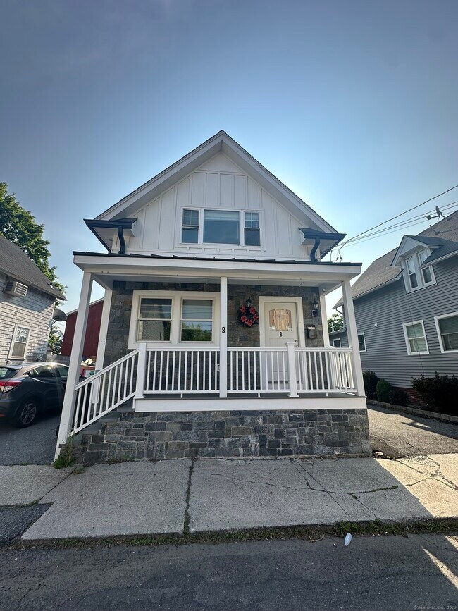Primary Photo - 8 Barnum Ct