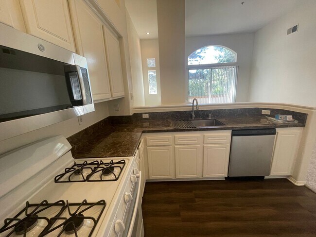 Building Photo - 2 Bedroom 2 Bath, Upper Unit Condo in the ...