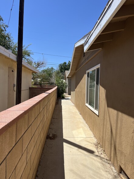 Private Side Entrance - 44979 15th St W