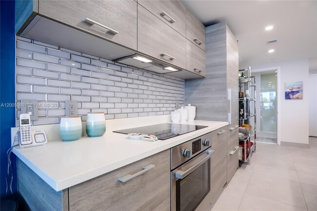 Building Photo - 650 NE 32nd St