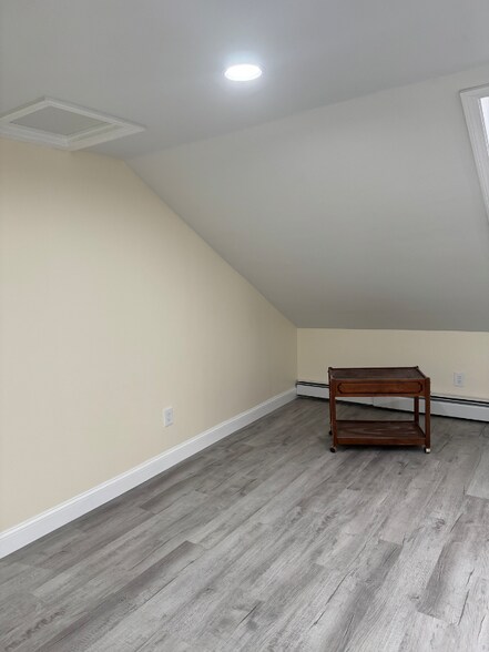 Building Photo - 19 Gooding St