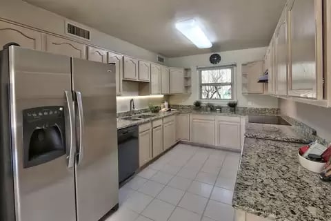 Building Photo - 713 Montclaire Dr NE