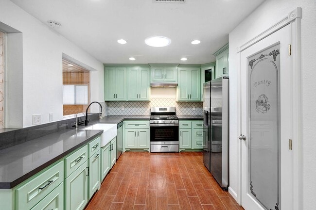Building Photo - Single-Story 3 Bedroom (+1 Bonus Room and ...