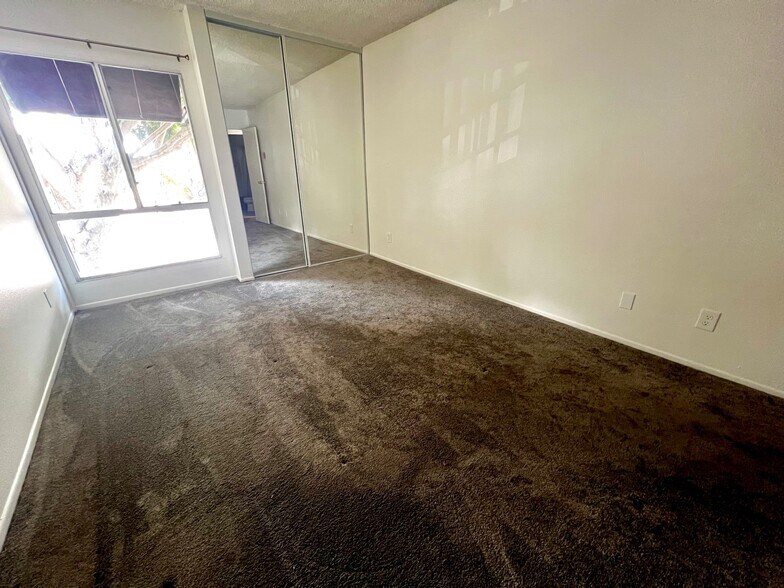 Building Photo - 4900 Overland Ave
