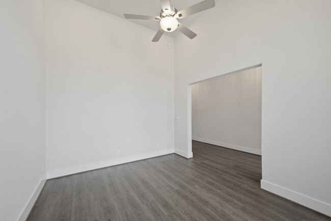 Building Photo - 2030 Highland Moss Rd