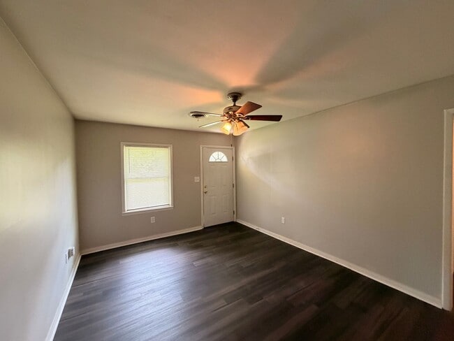Building Photo - 1706 Minerva Dr