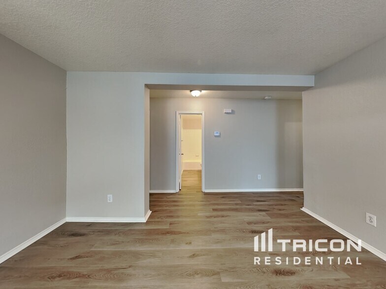 Building Photo - 3014 Edison Crest