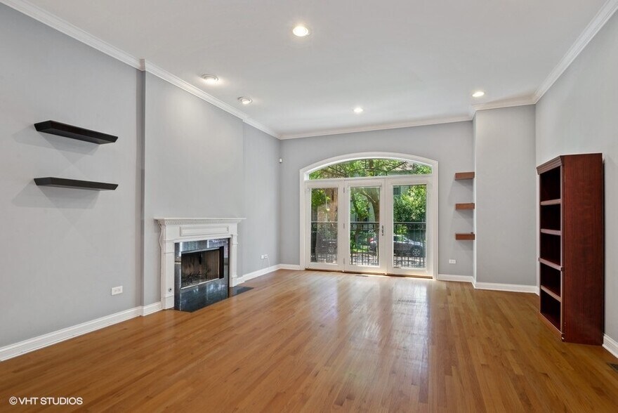 Building Photo - 3633 N Wilton Ave