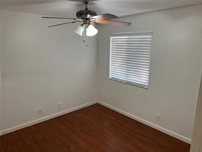 Building Photo - Tupelo Way, Weston, FL 33327 - 4 BR 2.5 BA single-family home