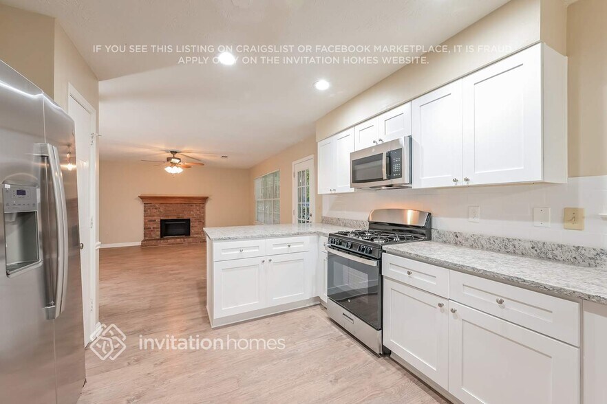 Building Photo - 4220 E Meadow Dr