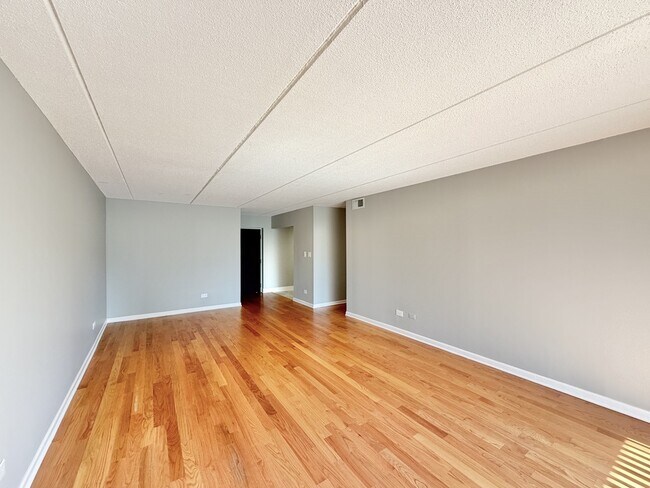 Building Photo - 25-525 N Quentin Rd