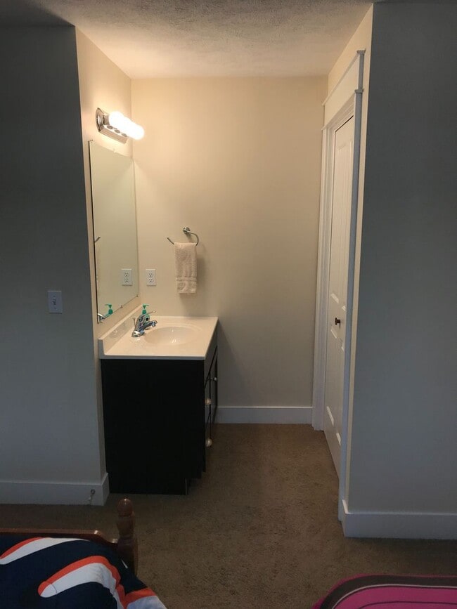 Building Photo - 4 Bedroom, 2 Bath Home available July 2025...